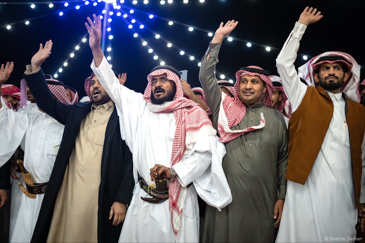 sarhaniy's tweet photo. بمناسبة تألّق همام الهمامي مع المنتخب، أحببت مشاركة هذه الصور من أرشيفي لقبائل همّام في شرورة، التقطتها في مناسبات وأعوام مختلفة.

ومما لفتني أن لديهم طروقًا وألحانًا فريدة، لا أظن أنها حظيت بما تستحقه من توثيق واهتمام.

#خليجي27 https://t.co/imf7l9z7p7