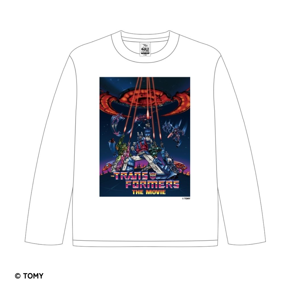 TF_specialevent's tweet photo. 📢「トランスフォーマー ザ・ムービー」日本初劇場公開記念グッズ紹介
 
🎁今回ご紹介する「ロングTシャツ」は、オリジナルポスタービジュアルを大胆に、全面にレイアウトした「トランスフォーマーザ・ムービー」を愛する皆様のためのロングTシャツです。タグが40周年ロゴになっているこだわりもポイントです。
初回の観覧は半袖Tシャツを、2回目の観覧はぜひ、このロンTで劇場にお越しください。
 
⚠10/10　23：59までの予約受付分は、11/27公開日までのお届けを予定しております。お見逃しなく👀
※10/11以降の販売は未定です。
 
▼ご予約は公式HPまで💡
https://t.co/DzPk64A1Ji
#トランスフォーマーザ・ムービー
#40周年
#日本初劇場上映