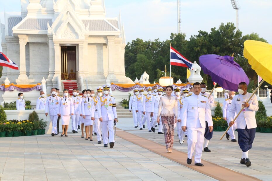 army15102's tweet photo. เมื่อเวลา 17.06 น. วันที่ 30 ก.ย.66 พระบาทสมเด็จพระเจ้าอยู่หัว-สมเด็จพระนางเจ้าฯ พระบรมราชินี เสด็จฯ ไปทรงเปิด "ศาลหลักเมือง-ศาลากลางจังหวัดนราธิวาส https://t.co/4gZNRops0r