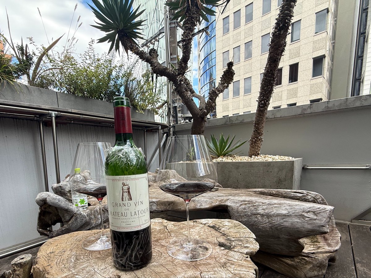 tabbata's tweet photo. 昼から外飲み https://t.co/OAgnBj2s1e