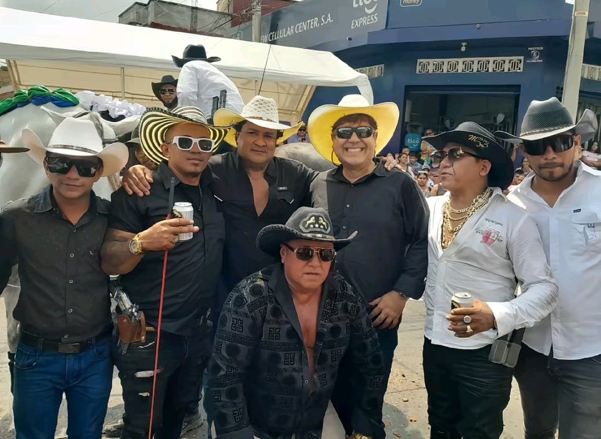 discosbeagle's tweet photo. Esa embajada no quiere colaborar con Carlos "el palmero" Pineda, el solo quiere de buena voluntad combatir la narco-política. 

¿Por qué será? (que en Sololá) jajaja

😄 https://t.co/aDjJVaJxYe
