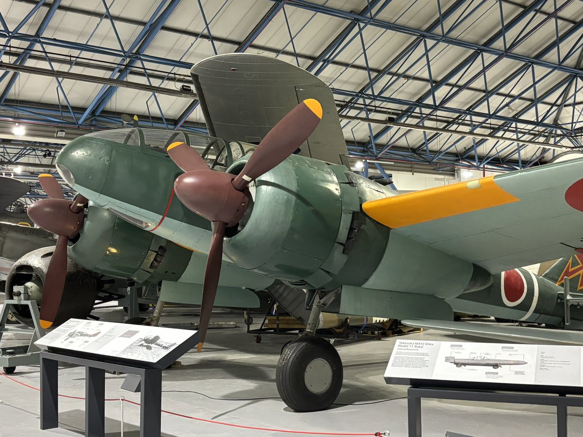kuz_kaz's tweet photo. ボービントンからロンドンへ
戦車だらけの旅行の最終日は、空軍博物館へ駆け込む。
多くの機体をすり抜けて一気に100式司令部偵察機と五式戦の前に立つ。そっとプロペラの端に触れてみて個体の記憶と交信を試みたが、やはり無言だった。
稼働してるような美しい輝きを放つ整備状況は有り難く感じた。 https://t.co/2kdVFaLxz4