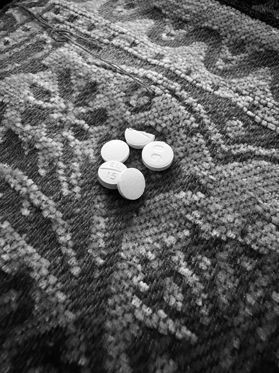aurasnightmares's tweet photo. sleepy sedative time my favorite 😴💊 https://t.co/VNsAl1Hxlu