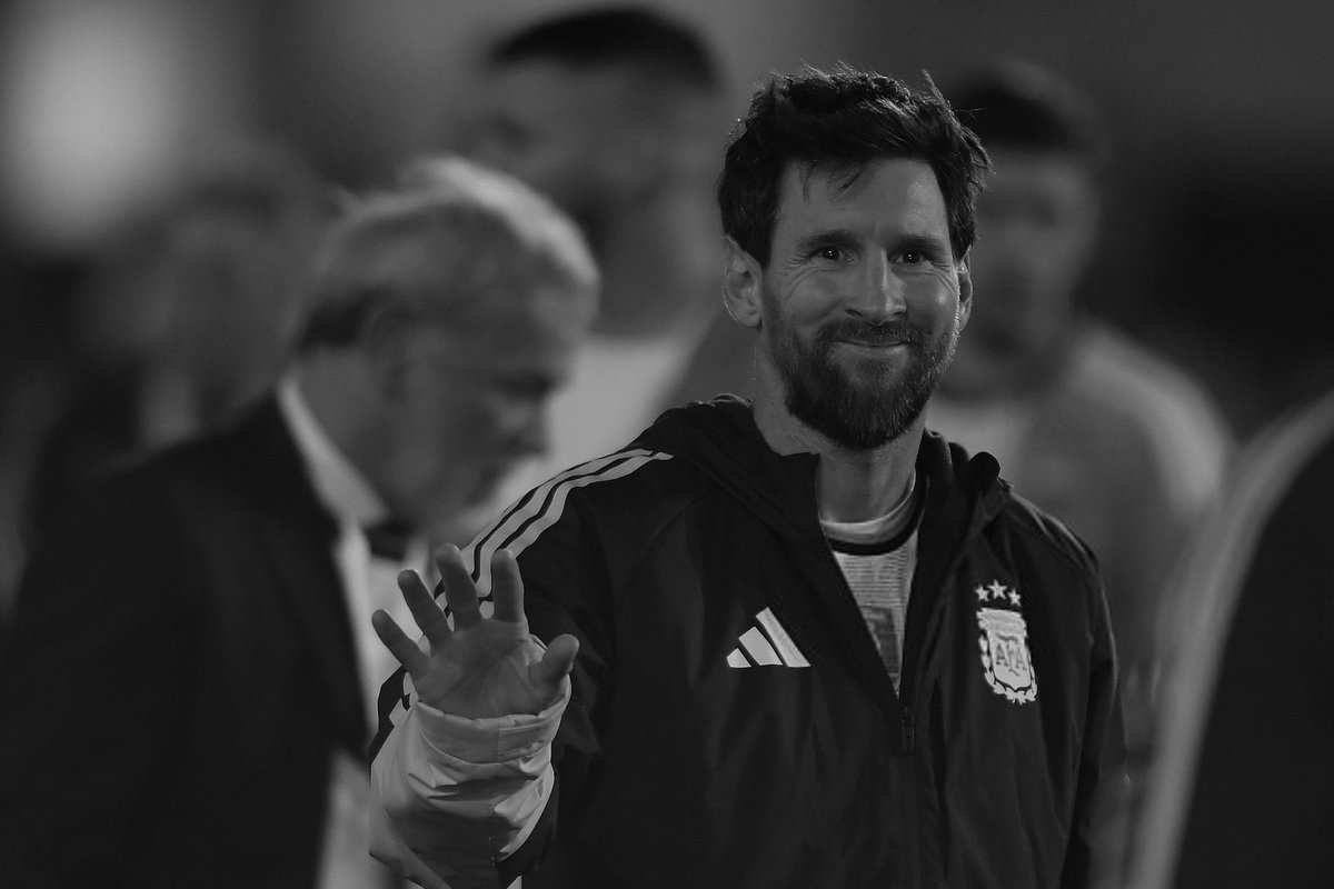 _gjr7's tweet photo. The end. #MessiAdiós https://t.co/j9NkJGhe5L