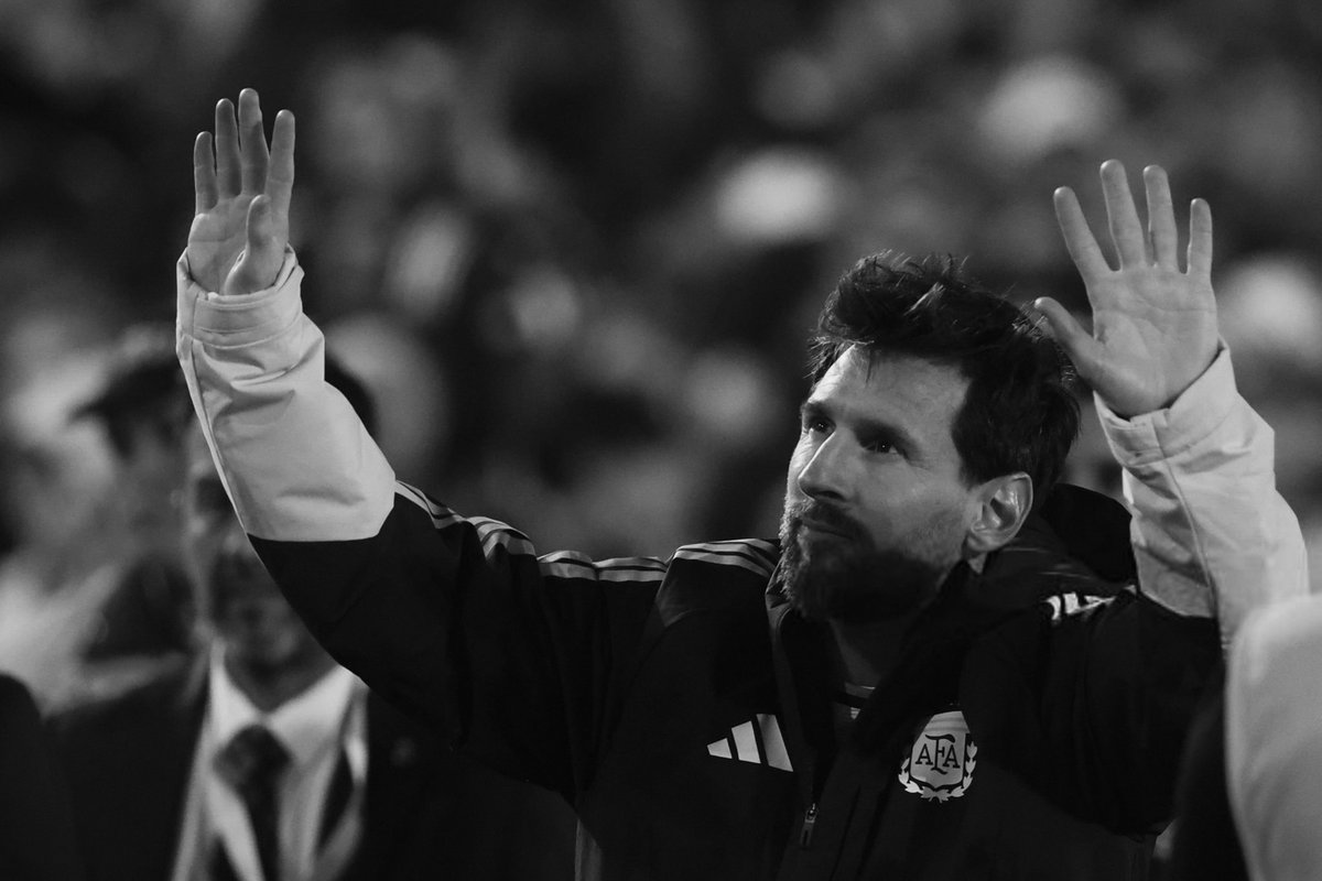 _gjr7's tweet photo. The end. #MessiAdiós https://t.co/j9NkJGhe5L