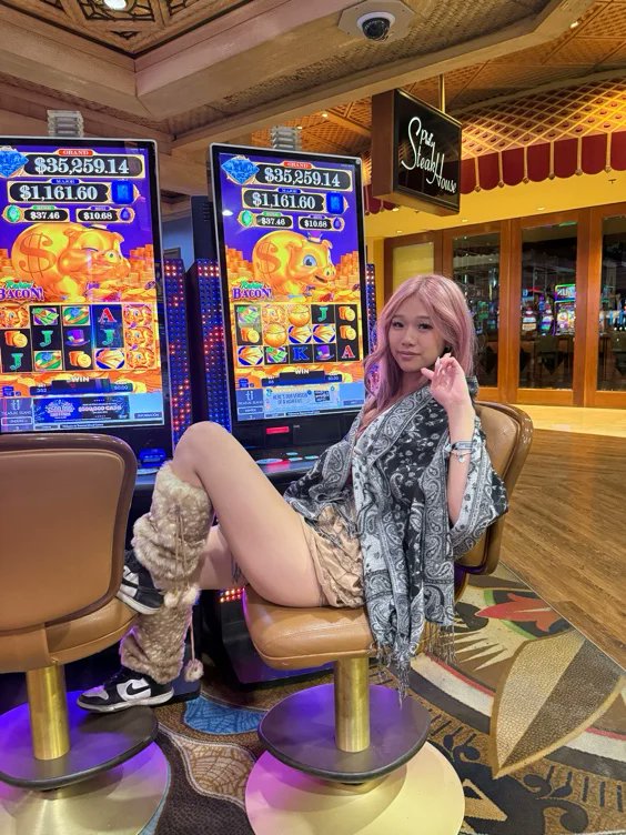 upaykitty's tweet photo. Double gift! I just received a contribution towards edc 2027 from iheartyou127 via Throne. Now send more :3 https://t.co/hOXhn1sMbo #Wishlist #Throne https://t.co/0gKSW3F1SD