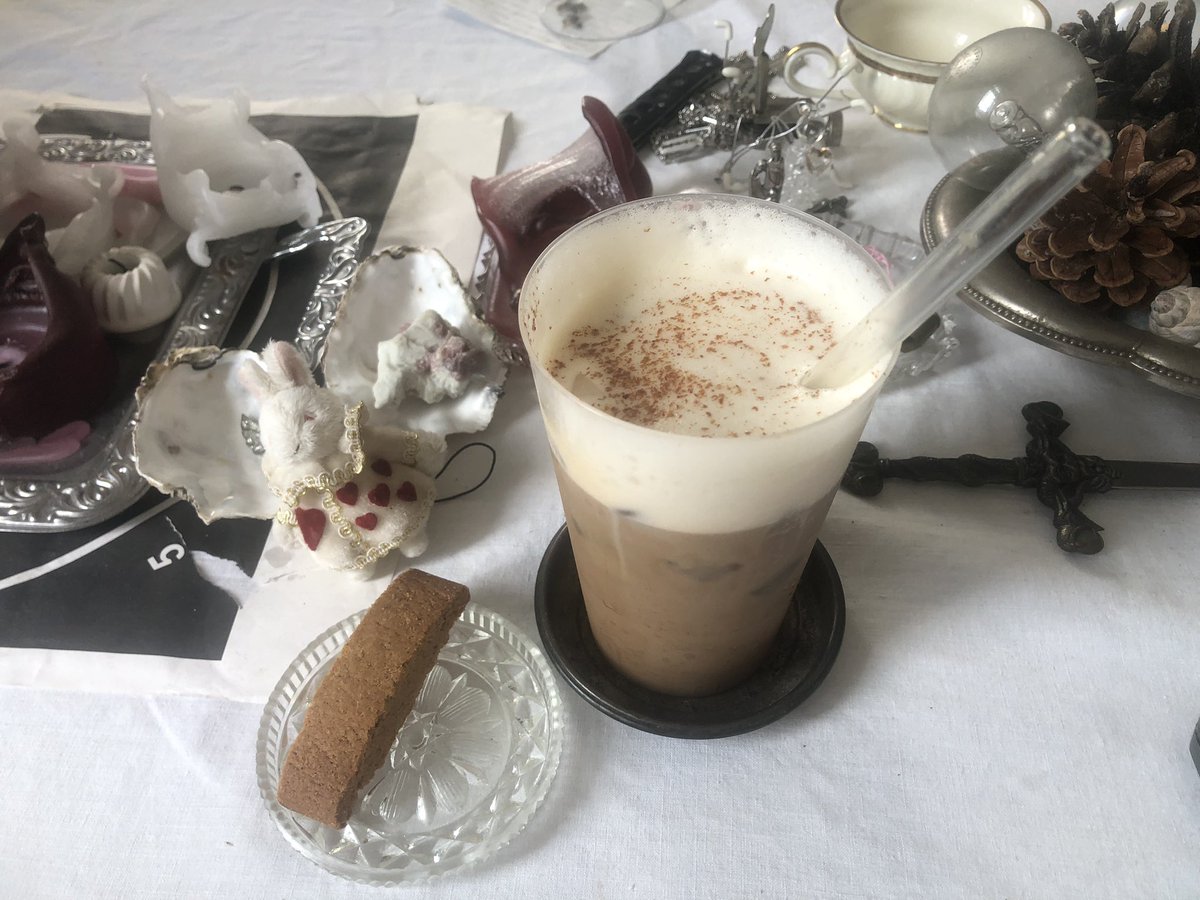lillyyphilia's tweet photo. pumpkin biscotti and iced cold brew with popcorn cold foam https://t.co/VNbCPO7zmo