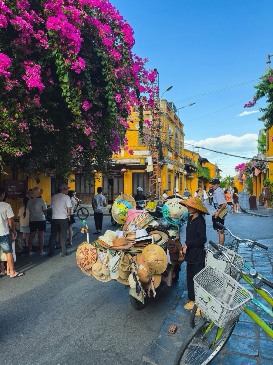 marlet47's tweet photo. Early morning in Hoi An’s Ancient Town, where every corner feels like a postcard and locals bring each frame to life. https://t.co/EmZa7ub9iW