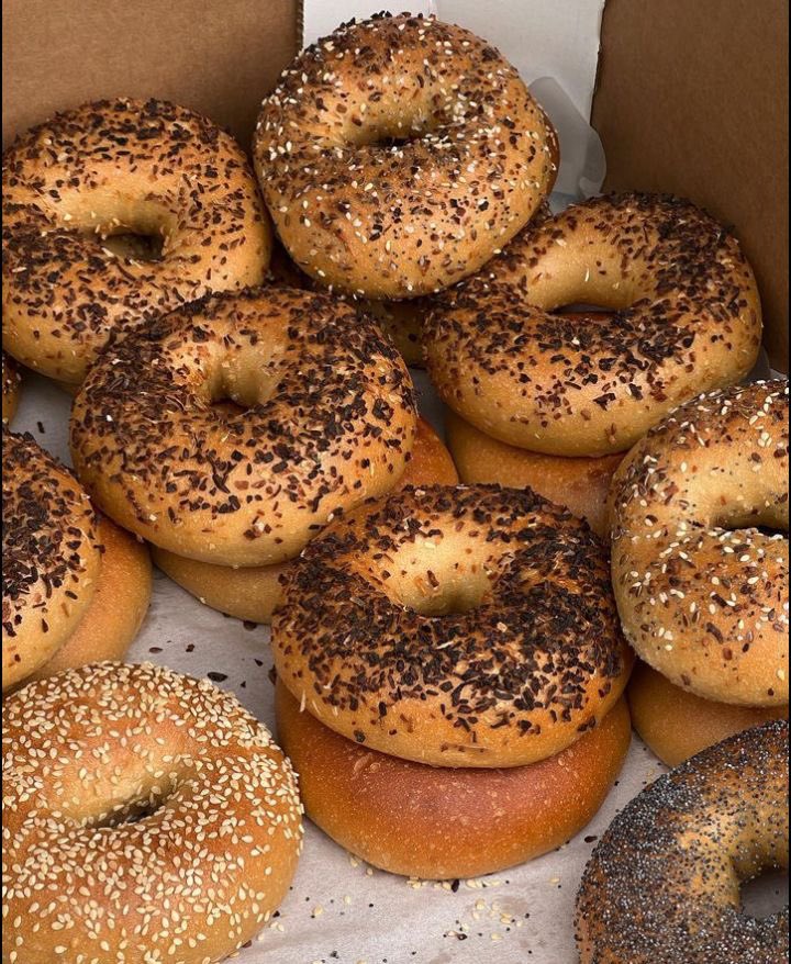 Rinkcalo's tweet photo. Ok guys kiss marry kill #edrtwt 

Bagels
Naan
Banana bread https://t.co/S4fYdiBqmG