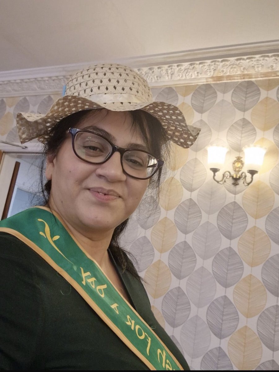 Nabuali195574's tweet photo. Desi mom exposed https://t.co/DagLWIRwDz