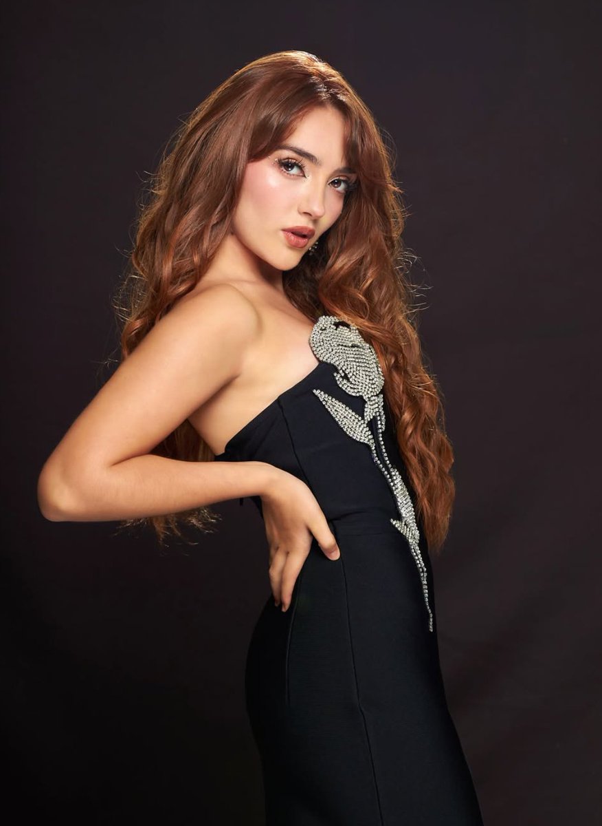 AndreaD240's tweet photo. Belleza que deslumbra

ELAINE EN DESFILE DE ESTRELLAS https://t.co/OJgzJYEUb2