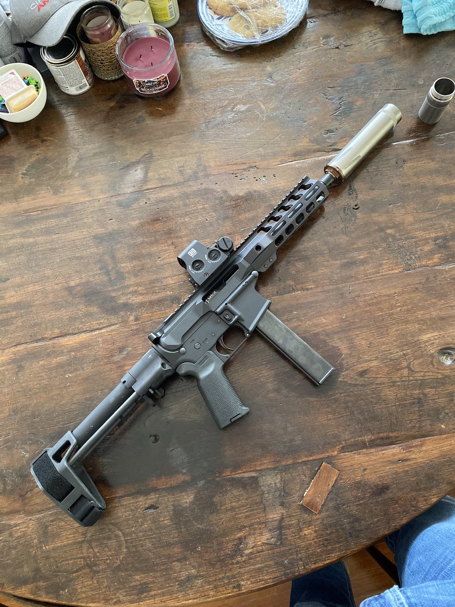 Danielkfalcon's tweet photo. @virgoszero @DrDeath1776 Dang. 

Love the straight mag Colts. 

Now I have to put a carry handle on it. https://t.co/3qSVRoyycq