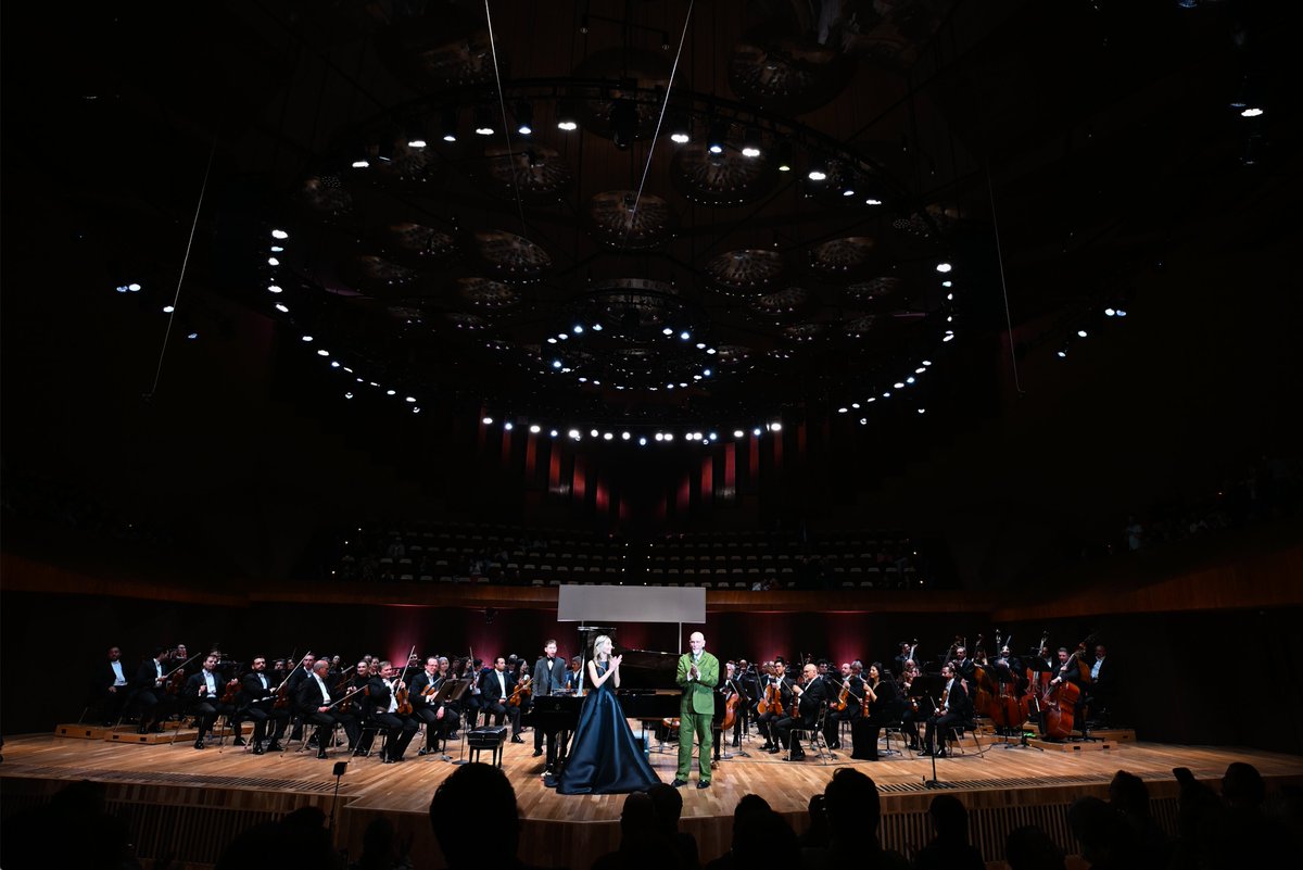 OFUNAM's tweet photo. Festival CulturaUNAM • Informe sobre ciegos
En el programa del pasado fin de semana presentamos dos obras inspiradas en la literatura desde perspectivas distintas: “Romeo y Julieta” de Serguéi Prokófiev e “Informe sobre ciegos”, adaptación de John Malkovich del capítulo homónimo de la novela “Sobre héroes y tumbas” del escritor y pintor argentino Ernesto Sábato. La lectura dramatizada fue acompañada por el Concierto para piano y orquesta de cuerdas de Alfred Schnittke. ¡Gracias por acompañarnos!

Participaron: Orquesta Filarmónica de la UNAM / Sylvain Gasançon, director titular / Anastasya Terenkova, piano / John Malkovich, adaptación e interpretación

#MúsicaUNAM #CulturaUNAM @musicaunam