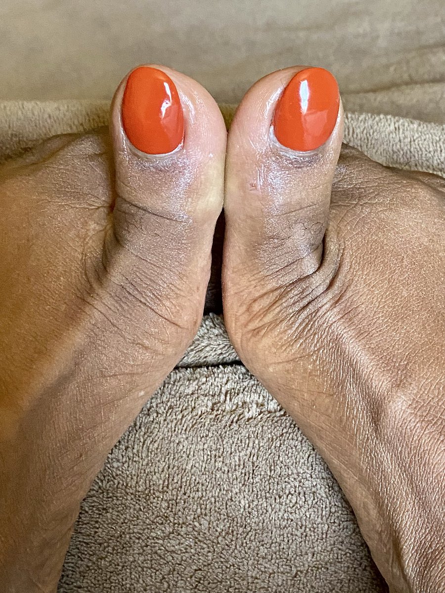 mzrenee_xo's tweet photo. Pumpkin-season toes are officially out. ๐๐งก๐ Glossy orange, cozy vibes, and a little autumn attitude. Who else loves a good fall pedi? ๐๐ฆถ๐พ
#MzReneeXo #FallToes #FallPedi #OrangeToes #PrettyFeet #Toes #FootContent https://t.co/AOjGGLriZs