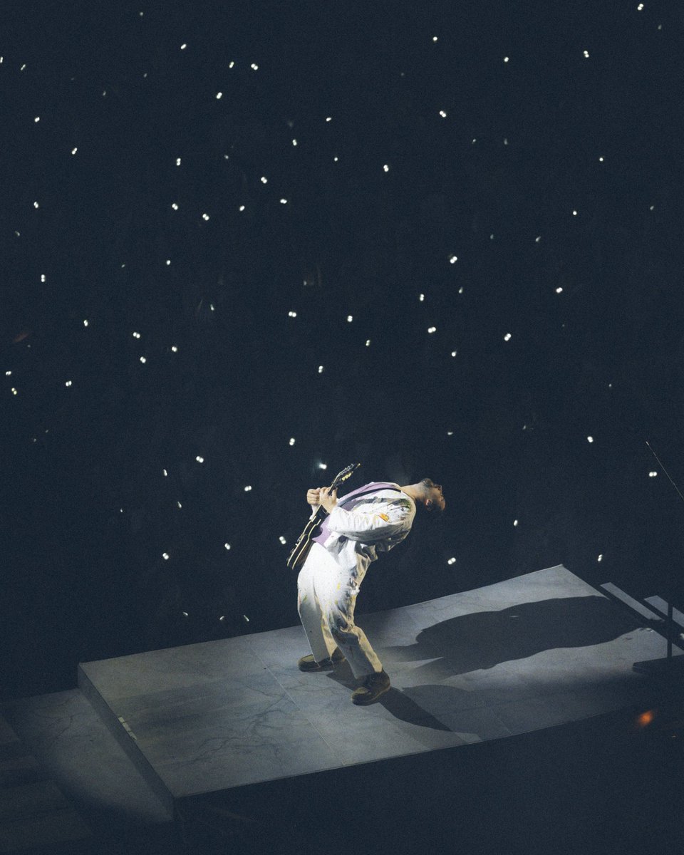 NoahKahan's tweet photo. So much happened in 4 nights in Sydney. Bluey’s parents filed for separation, I peed my pants, and I made thousands of new best friends https://t.co/pYfQXgDJa8