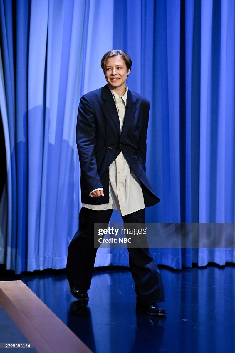 emmathinkerr's tweet photo. Emma D’Arcy on ‘The tonight show, starring jimmy fallon’ https://t.co/f8Fkcdr8OE