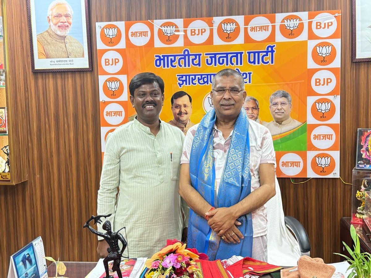 dineshjsrbjp's tweet photo. 🎉 जन्मदिन की हार्दिक बधाई एवं शुभकामनाएँ 🎉

सरल, सहज एवं कर्मठ व्यक्तित्व के धनी, भाजपा झारखंड प्रदेश अध्यक्ष एवं राज्यसभा सांसद आदरणीय श्री आदित्य साहू जी को जन्मदिन की हार्दिक बधाई एवं अनंत शुभकामनाएँ।

ईश्वर से प्रार्थना है कि आपको उत्तम स्वास्थ्य, दीर्घायु एवं निरंतर ऊर्जा प्रदान करें। आपके कुशल नेतृत्व, मार्गदर्शन और संगठन के प्रति समर्पण से भाजपा झारखंड में निरंतर नई ऊँचाइयाँ प्राप्त करे।

आपका स्नेह, मार्गदर्शन और आशीर्वाद हम सभी कार्यकर्ताओं को सदैव मिलता रहे।

जन्मदिन की पुनः हार्दिक शुभकामनाएँ। 💐🎂
जय भाजपा! 🚩 कमल खिलेगा, भाजपा जीतेगी! 🪷 @AdityaPdSahu

— दिनेश कुमार