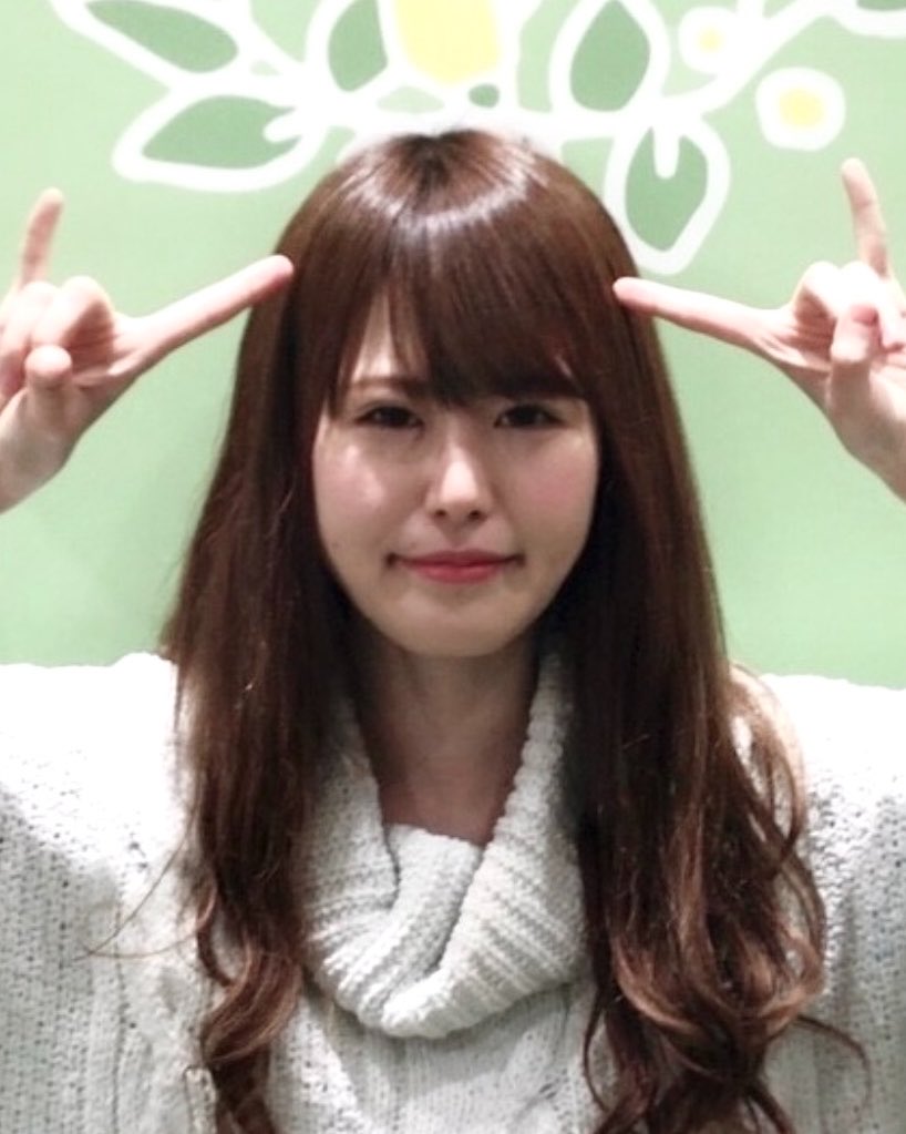 ←顔に自信なかった時の他撮り 今→
こんなに自然に笑えるようになりました https://t.co/6ScMhVjuf0