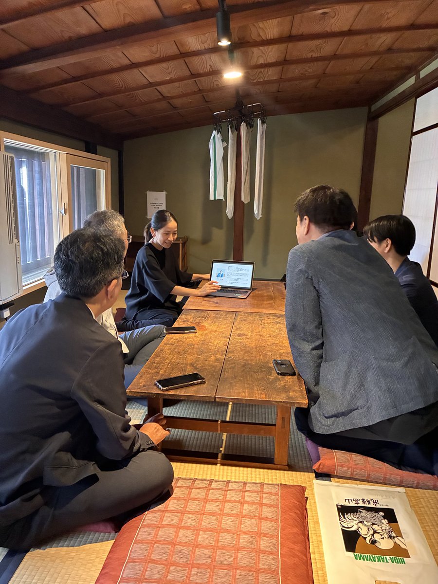 machihida's tweet photo. 古民家を活用した施設の視察🏠
関東から不動産やリノベーションにご興味のある団体様が視察におみえになりました✨9月にオープンのensōさんやコミュニティスペースおんどさんをご覧いただきました👀
皆さん高山は初めてご訪問でしたので、興味深くご覧いただけたのではないかと思います。 https://t.co/3xi6BUK6ad