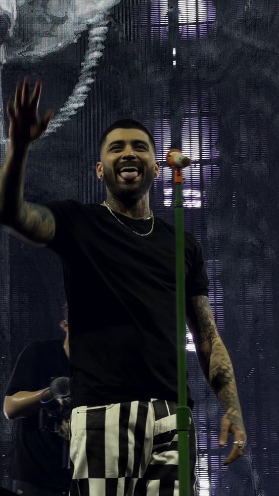 zaynmbase's tweet photo. HE’S SO HAPPY PERFORMING

📸: @hadassahhh https://t.co/JjeVPrPvkj