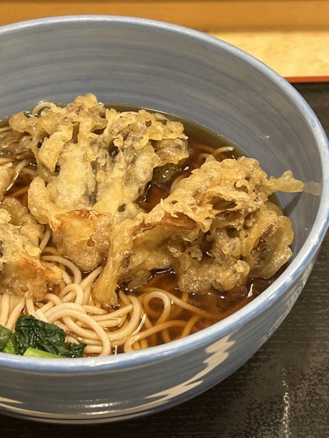 miyabinot2's tweet photo. 小諸そば三田店にて、待望の舞茸天そばをいただきます。去年いただいて虜に、マジ美味しかったです。
#路麺 #小諸そば #舞茸天 #かけそば https://t.co/Cnv92JEznz