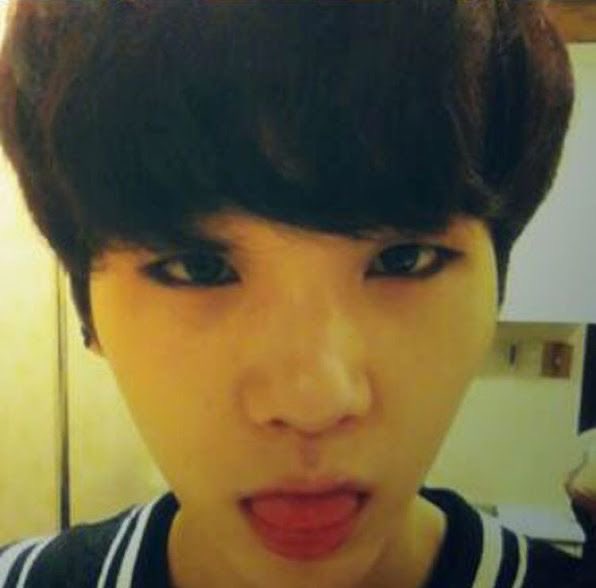 jimgIoss's tweet photo. yoongi blep :P https://t.co/G37HkPAuiB