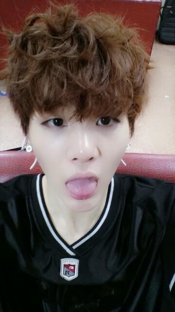 jimgIoss's tweet photo. yoongi blep :P https://t.co/G37HkPAuiB