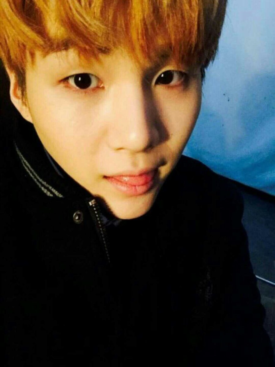 jimgIoss's tweet photo. yoongi blep :P https://t.co/G37HkPAuiB