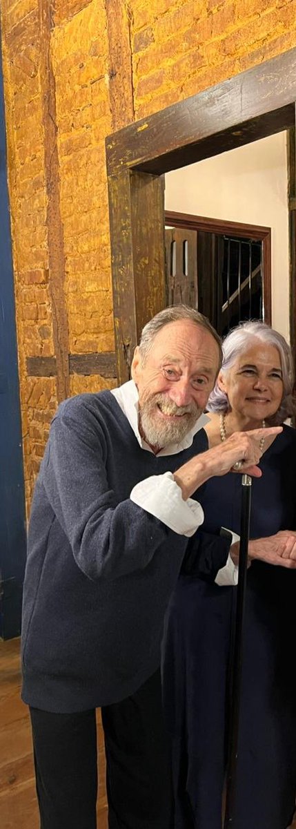 victoraulb's tweet photo. Lo recordamos no Vale do Piraí - Río de Janeiro (en su casa de campo) y Curitiba (en el Museu do Olho en su exposición de vuelta al mundo).

Amigo ingenioso y abuelo de mi nieta. https://t.co/EP5s7ja8Kt