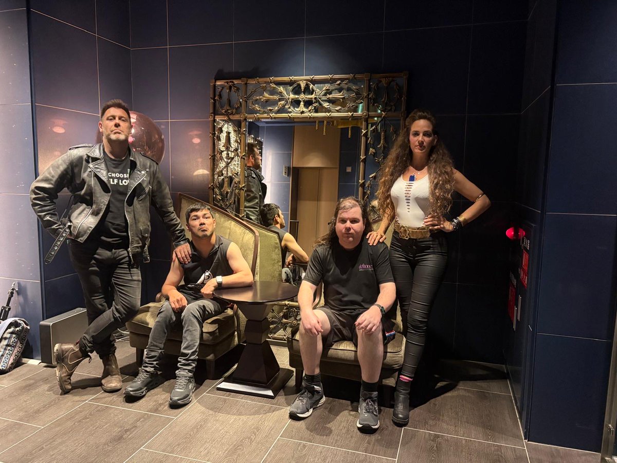MishShell3's tweet photo. Thank you Taitora Kobe! Another incredible show with next level production. Big shout out to Whozzy the boss for being so lovely and to the whole crew for looking after us so wonderfully.
🙏✨🎸
#MishNPossible
#ChooseSelfLove
#JapanTour2026
#Kobe
#Japan https://t.co/iZg1IQIkVz