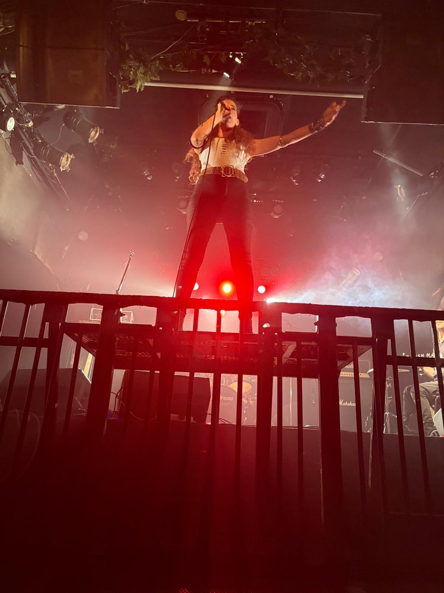 MishShell3's tweet photo. Thank you Taitora Kobe! Another incredible show with next level production. Big shout out to Whozzy the boss for being so lovely and to the whole crew for looking after us so wonderfully.
🙏✨🎸
#MishNPossible
#ChooseSelfLove
#JapanTour2026
#Kobe
#Japan https://t.co/iZg1IQIkVz