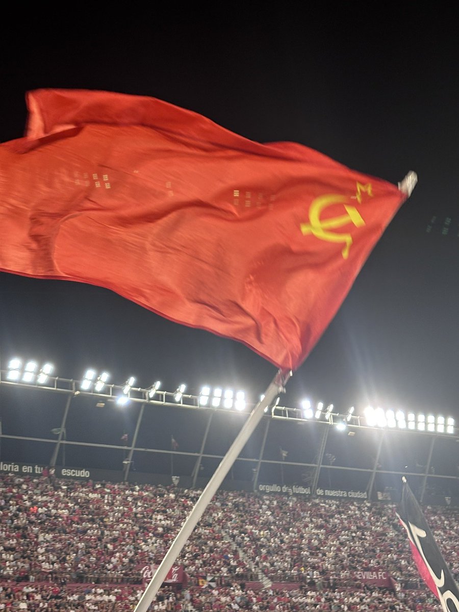 abt_lazaropena's tweet photo. Buenas y antifasc¡stas noches ☭ https://t.co/yeh3566Ef9