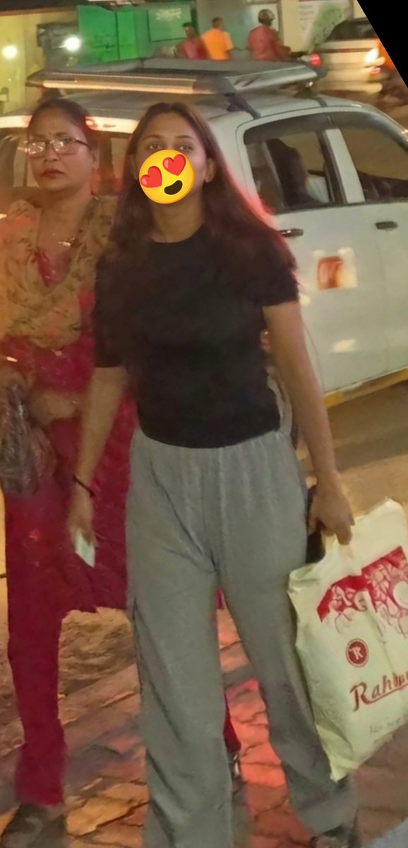 boultboy30's tweet photo. Sema structure uh 🥵 tight T shirt la #molai ya perfect ah vachiruka 🥵 

#candid #hotstructure #boobs #cutegirl #ass https://t.co/2eKBqins38