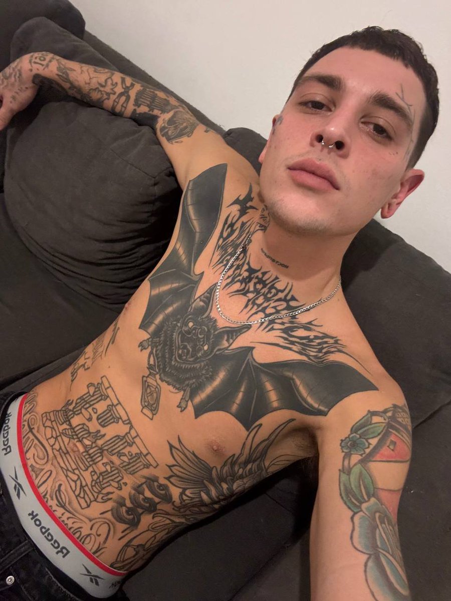 LeviJerker's tweet photo. Careful… I might be your new favorite distraction 😏✨ https://t.co/jyvXSeLJll