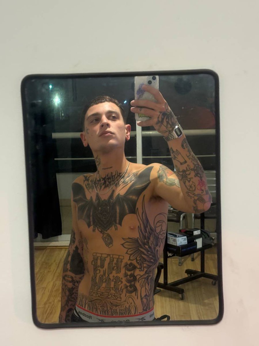 LeviJerker's tweet photo. Careful… I might be your new favorite distraction 😏✨ https://t.co/jyvXSeLJll