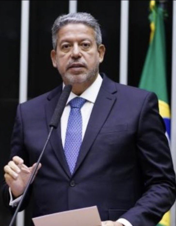 Pri_usabr1's tweet photo. Arthur Lira não engoliu Lula ter pedido voto contra ele em Alagoas. Aliados dizem que o senador eleito deve seguir a cúpula do PP e declarar apoio a Flávio Bolsonaro no segundo turno. https://t.co/h4gHnSvkuH