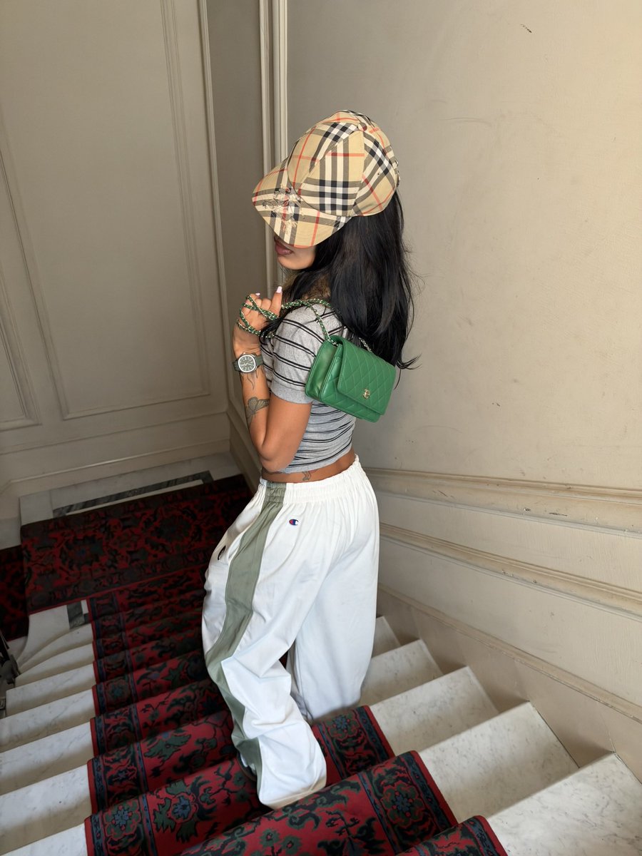 coi_leray's tweet photo. https://t.co/Kz4wMMVQvI