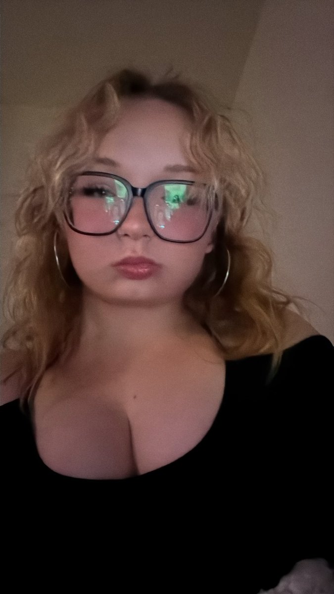 gravemouthgirl's tweet photo. doing facetimes rn :3 

dm me :3 

#nsfw #nsfwtwt #trans #femboy https://t.co/Mc6ijzP0lX