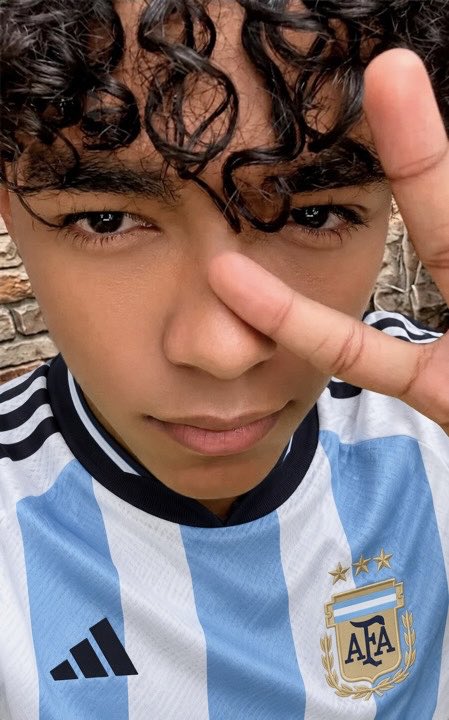 keklolwww's tweet photo. Kauê Penna of SANTOS BRAVOS was asked about Argentina in a recent interview

Q: “What do you think about Argentina?”

“I love Argentina for its culture and its people, I myself resonate a lot with the Argentinian way of being. I hope to meet Argentinian Dual very soon, I can’t wait” answered the young man ecstatically.