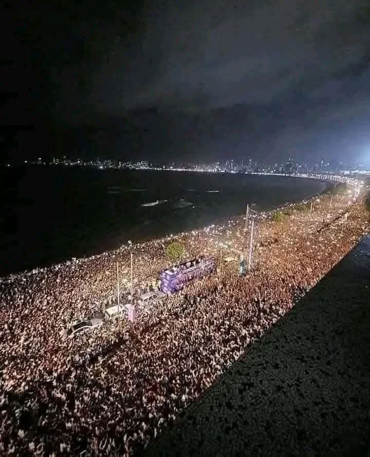 ShifaKhanz's tweet photo. 🚨بریکنگ نیوز 🚨 لانگ مارچ کی تعداد 4 لاکھ 23 ہزار تک پہنچ گئی۔ https://t.co/8dWp5Xo47L