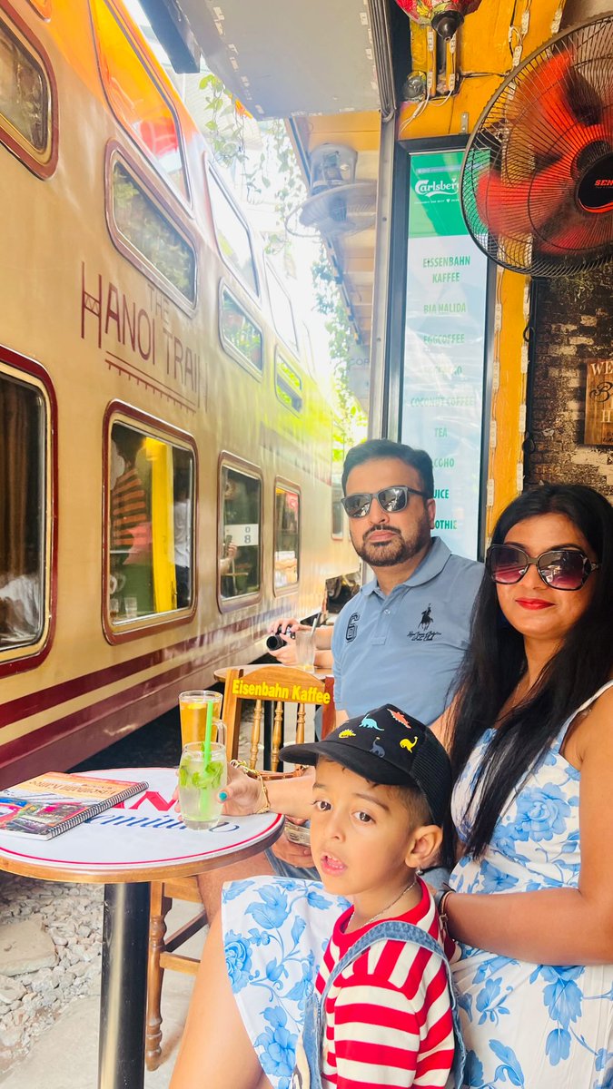 laroliveiracom's tweet photo. Where the train passes just inches away. Hanoi’s iconic Train Street is an unforgettable experience. https://t.co/eiFlzjp01b