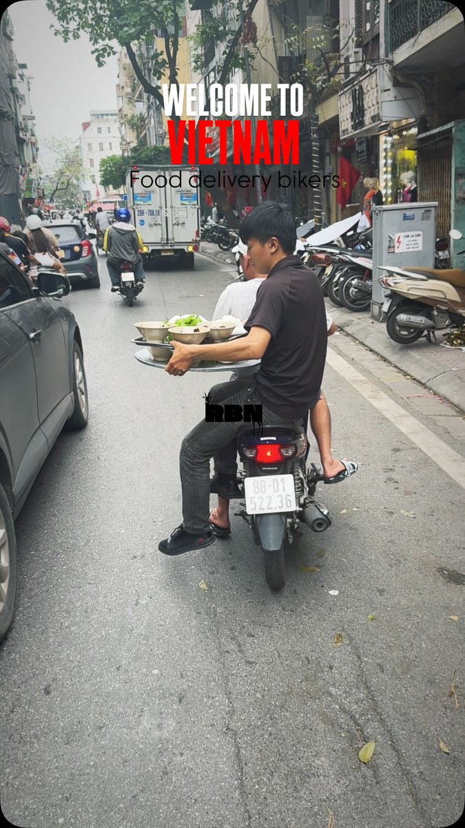 05Lass's tweet photo. Only in Vietnam: food delivery riders have serious skills. This is the kind of street moment you only see while traveling around Vietnam. Would you trust this delivery? https://t.co/BXE6IWitiY