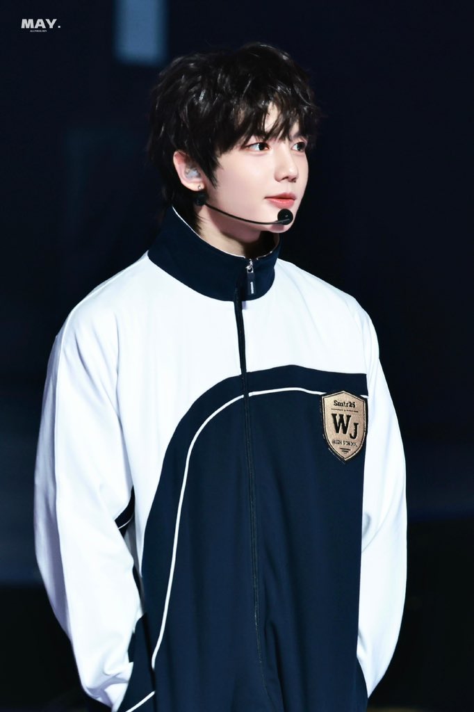 luveinmin's tweet photo. The way he looks in his school uniform looks just like my first love, who was my senior.🥲

#SMTR25  #HAMIN  #하민  #ハミン #SMNBG https://t.co/hzCyHd6v4X