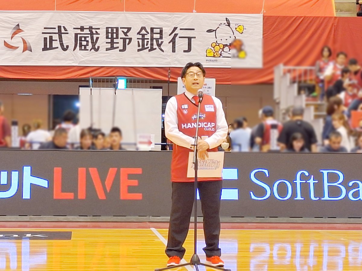 akira_fukuda's tweet photo. 【2026‐2027　越谷アルファーズホーム開幕戦】

越谷アルファーズ「BリーグONE(ワン)」・ホーム開幕戦が越谷総合体育館にて開催されました。

鹿児島レブナイズの選手・関係者の皆様に対し、心より歓迎申し上げます。

私は、開会の挨拶にて

①BリーグONE 初代王者に！
②優勝してパレードを！
③越谷市にアリーナを作って将来Ｂプレミアに！

このような思い（願い）をお話させて頂きました。

結果は、ホーム開幕戦みごと勝利！開幕から３連勝（次の日も勝ったので４連勝）
優勝に向かって一直線！

目指せBリーグONE初代王座！
Let's go！ALPHAS

#越谷市
#越谷
#福田あきら
#福田晃
#越谷市長
#水遊都市
#越谷アルファーズ
#アルファマン
#アルファヴィーナス