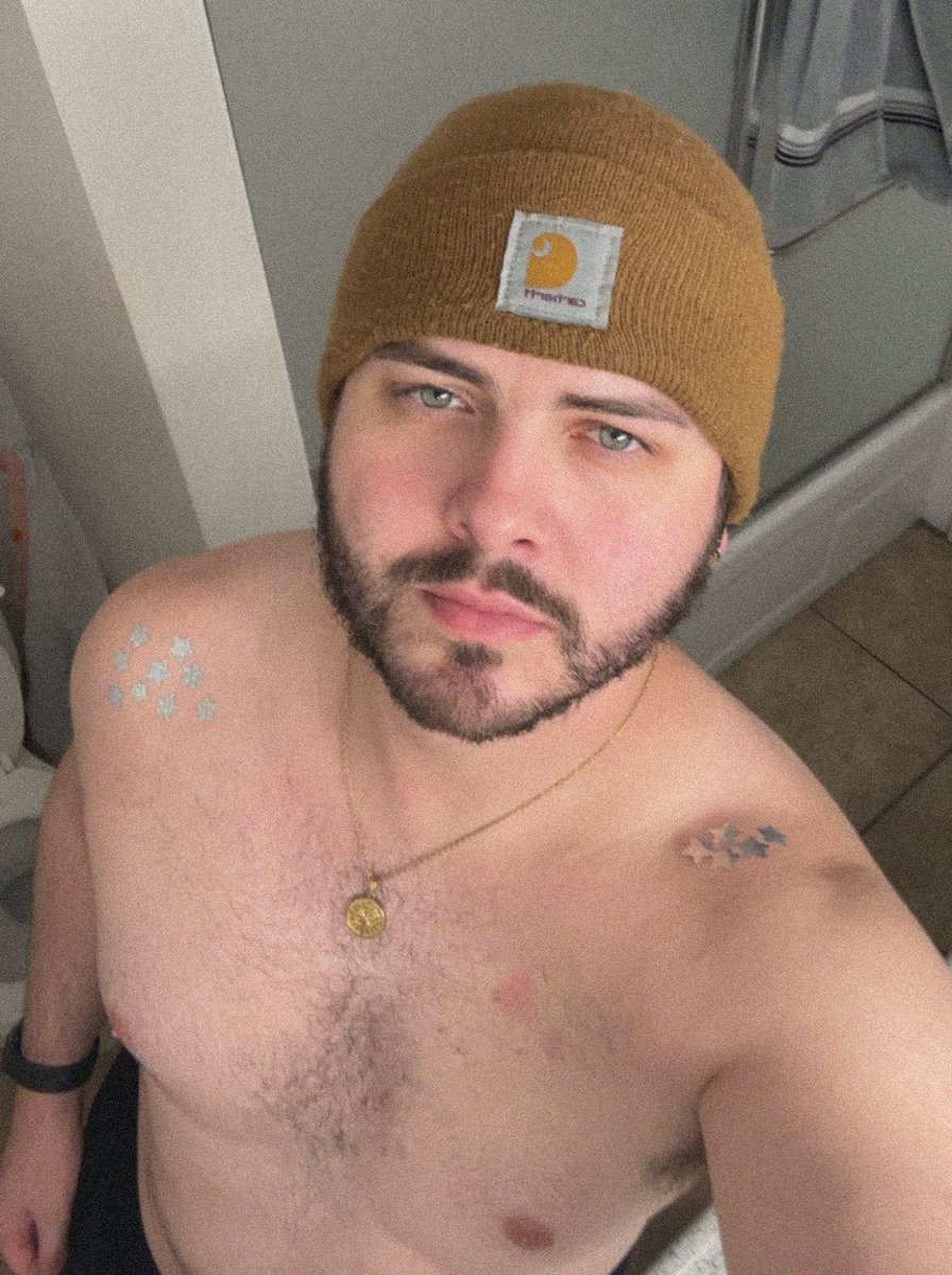 exzacktlyy's tweet photo. do yall think I look cute here? 🙈 https://t.co/c748CWT3i8