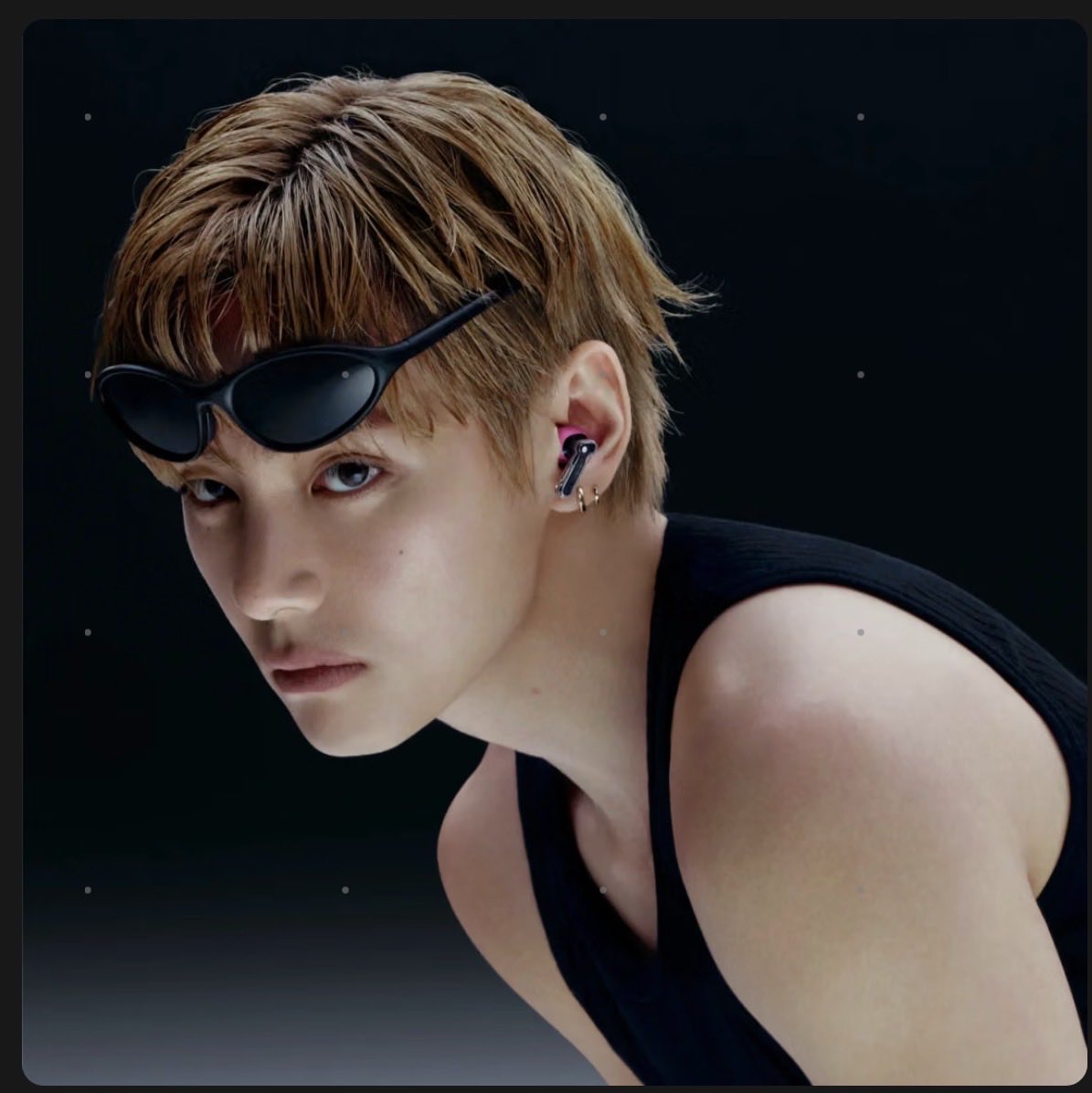 mainlytaehyungg's tweet photo. ARIRANG FOR NOTHING 🎧 
                        1 winner

*random or winner's choice of nothing ear(3a) earphones* (color)

rules and details below 👇

Wanna feel what it’s like to step into the crowd wearing Nothing, just like Tae? 

ends Oct 22th https://t.co/st0OgIxve7