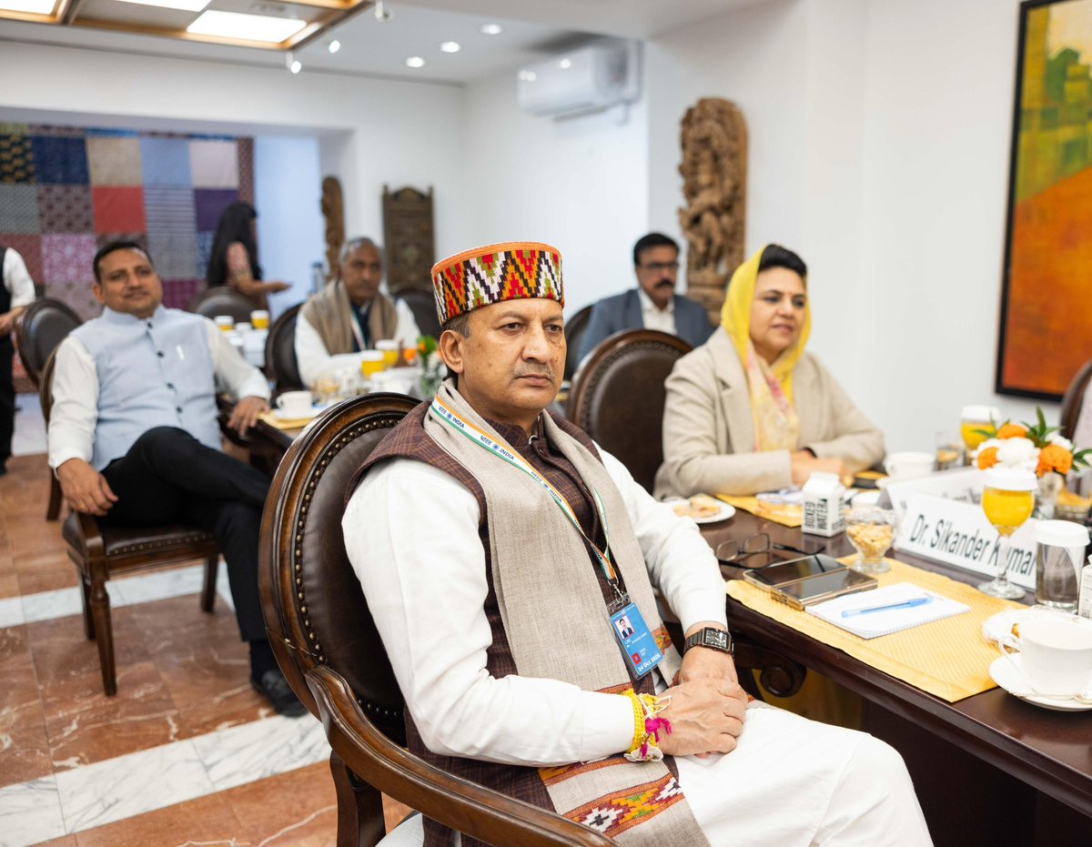 SikanderBJP's tweet photo. #IndiaAtUN

A delegation of Parliamentarians today interacted with the Permanent Representative of Singapore to the UN, Ambassador @BurhanGafoorat PMI office Newyork,USA and a fruitful discussion held on the future of the UN, the role of small states in https://t.co/1nOZrMcARY