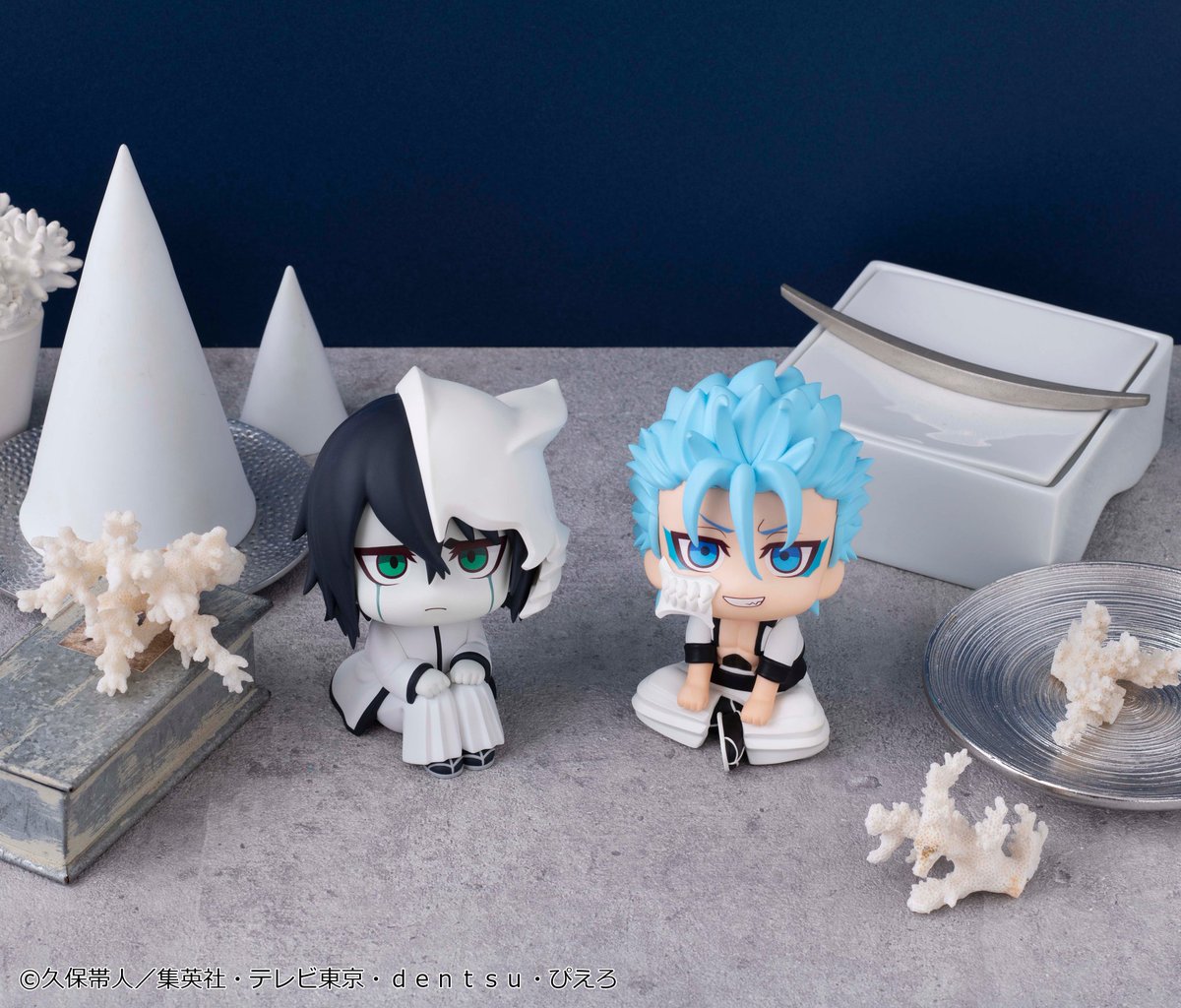 megahouse_tori's tweet photo. 【#BLEACH】

◤特典情報◢

╔════════════════╗
見上げる見守るフィギュア
るかっぷ 
TVアニメ『BLEACH』
ウルキオラ・シファー
グリムジョー・ジャガージャック
╚════════════════╝

🎁プレミアムバンダイ限定特典
限定座布団

⏰予約開始は10月8日(木)

https://t.co/S05g2pv6Kb
#BLEACH_anime #るかっぷ