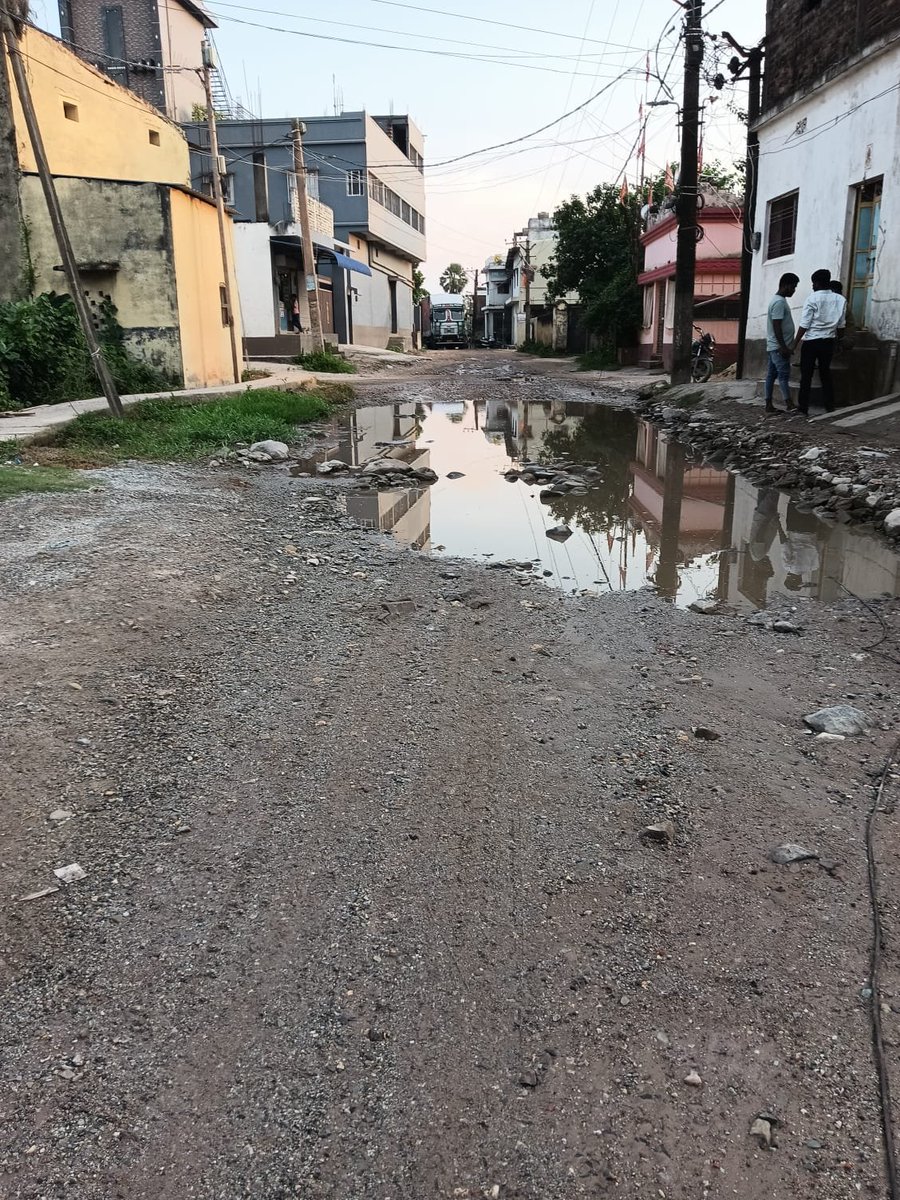 birendarjain's tweet photo. @BiharCMQRT ​पूर्णियाँ के वार्ड 38 (गुलाबबाग) में "SH 06 लेन तिवारी कोल्ड स्टोरेज से वाया जवाहर गोदाम कालीघाट सड़क NH 31 बाईपास तक" पिछले 50 वर्षों से सड़क का निर्माण नहीं हुआ है।क्षेत्रवासियों की वर्षों पुरानी समस्या को देखते हुए कृपया  सड़क निर्माण कार्य अविलंब प्रारंभ कराने की कृपा करें।