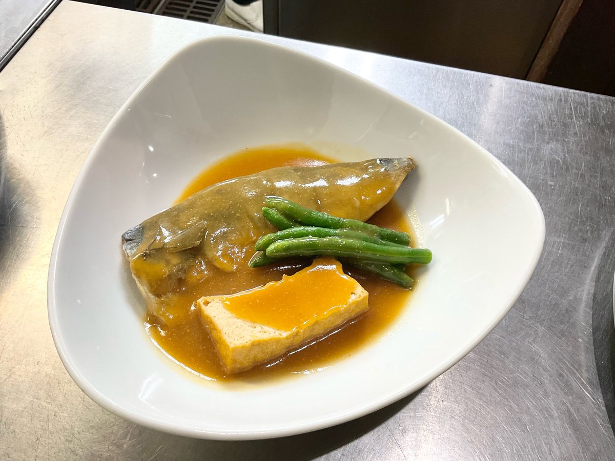 isobe0819's tweet photo. 2026/10/07
本日の日替わりランチ
【鯖味噌煮定食】
本日の海鮮ランチ
【戻り鰹丼】

#日暮里ランチ #日暮里グルメ　#日暮里居酒屋　#くいしん坊大将

ランチ営業
月曜~金曜　11:30~14:00

居酒屋（夜）営業
月曜~木曜　16:30~23:00
金曜・土曜　16:30~23:30
日曜・祝日　定休日 https://t.co/LqUKsUBvrs